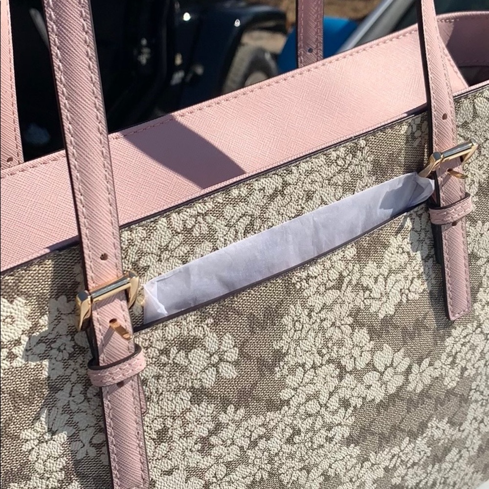 Michael Kors Hand Bag - Picture 5 of 9